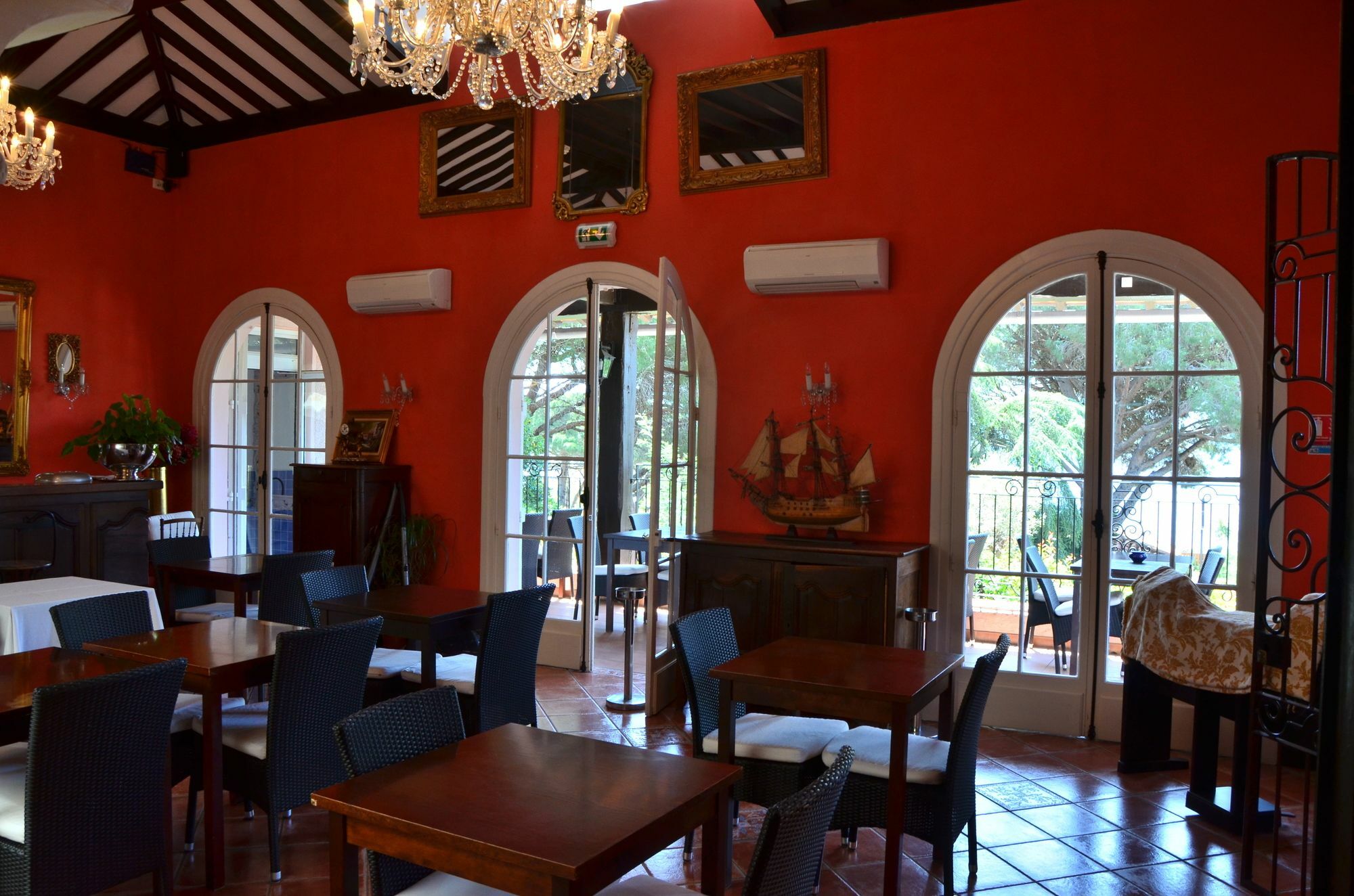 Hotel Villa Des Anges Гримо Экстерьер фото